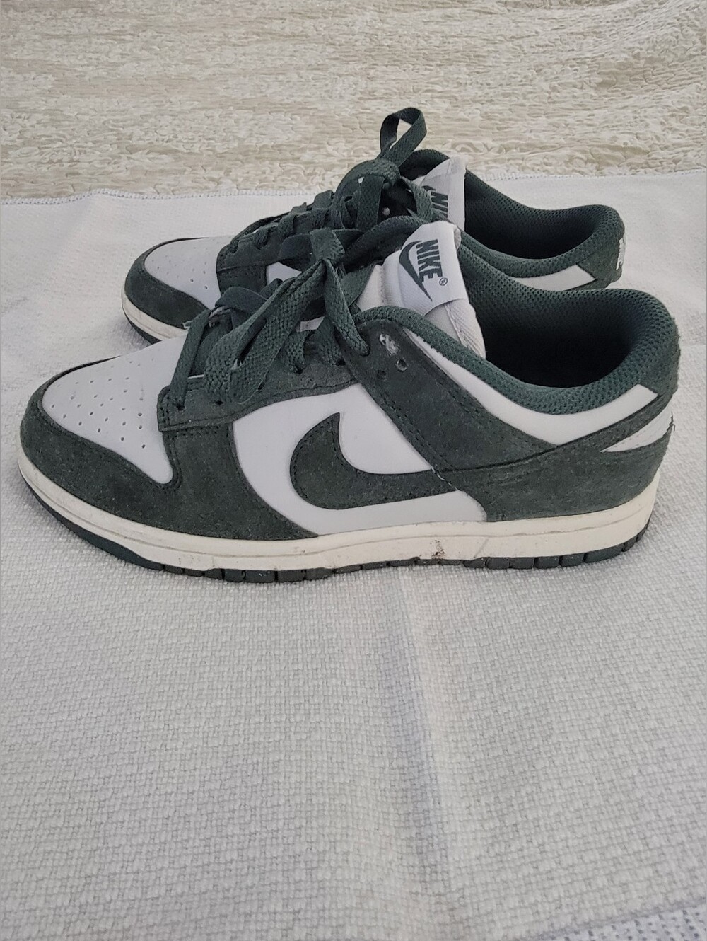 Nike Unisex Low-Top Sneakers in White and Dark Green Suede